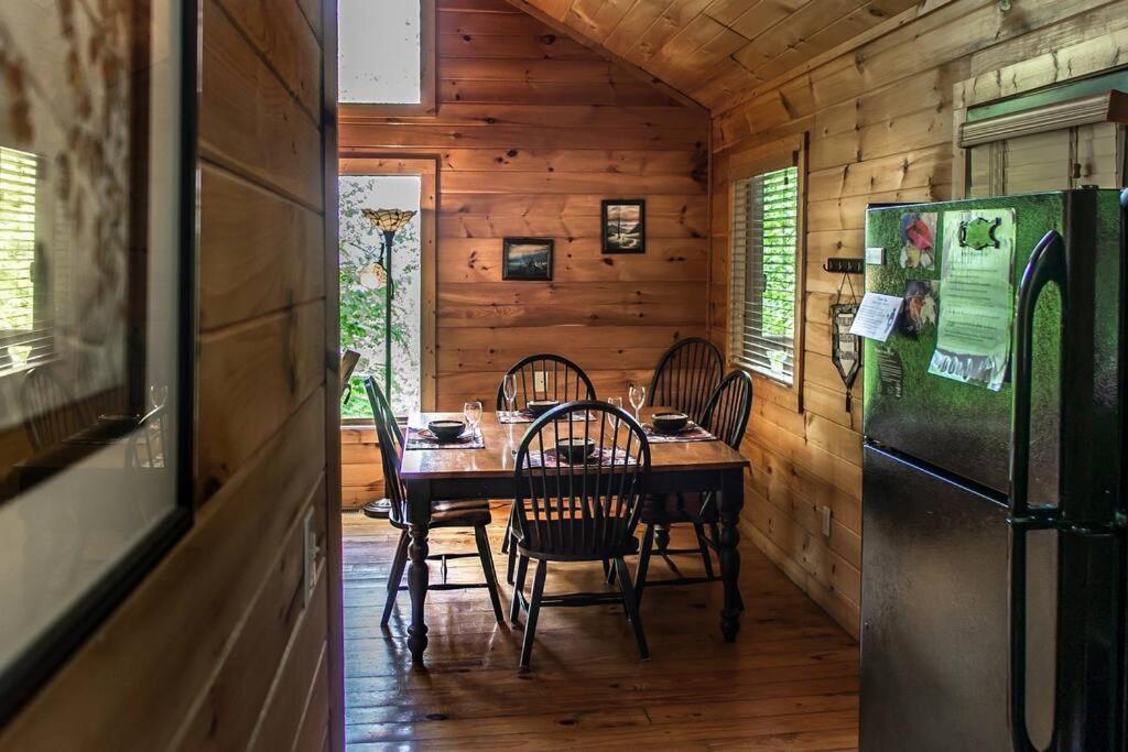 セバービル Holly Tree Hideaway - Semi Secluded Mtn Settingヴィラ エクステリア 写真