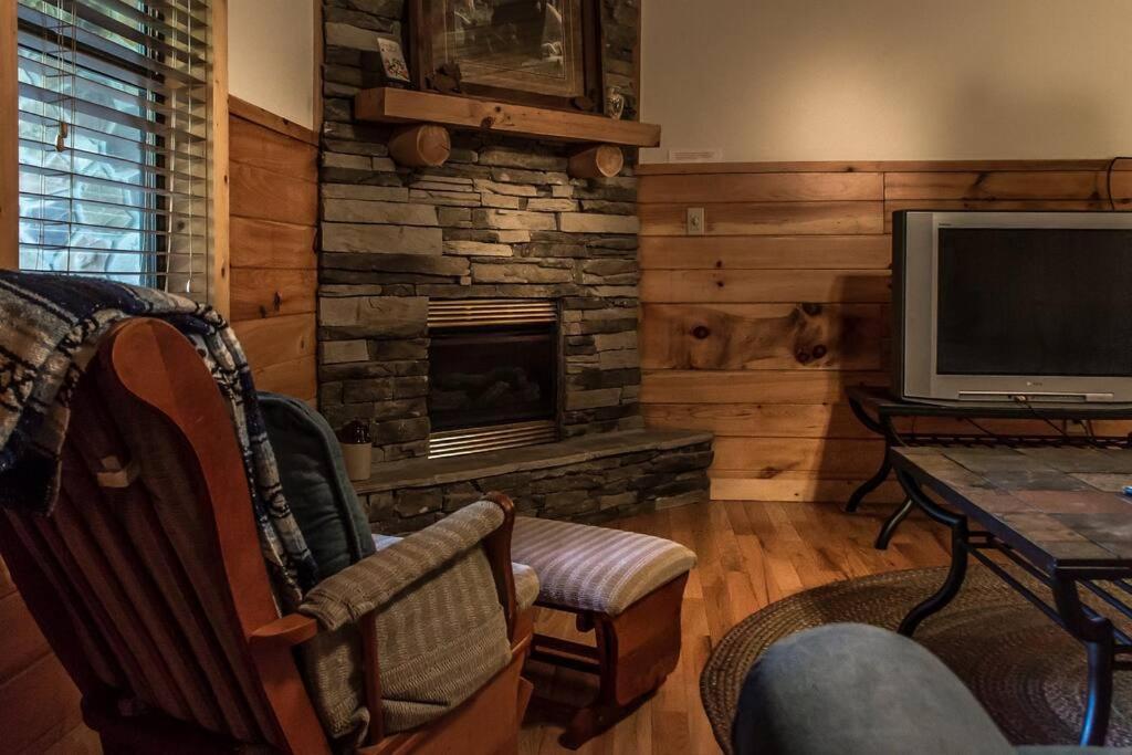 セバービル Holly Tree Hideaway - Semi Secluded Mtn Settingヴィラ エクステリア 写真